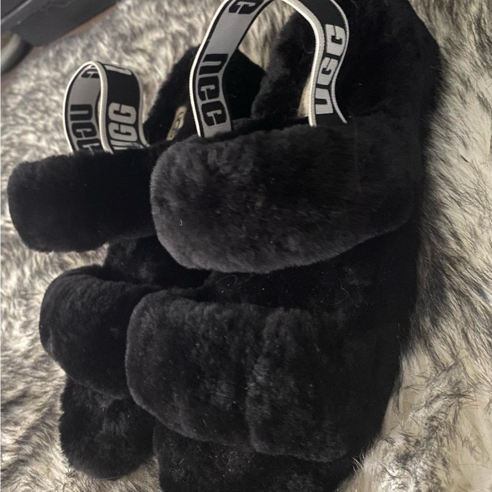 Woman’s UGG Oh Yeah slippers